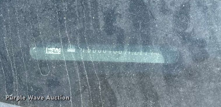 image for item DY8316 2015 Chevrolet Silverado 3500HD utility bed pickup truck