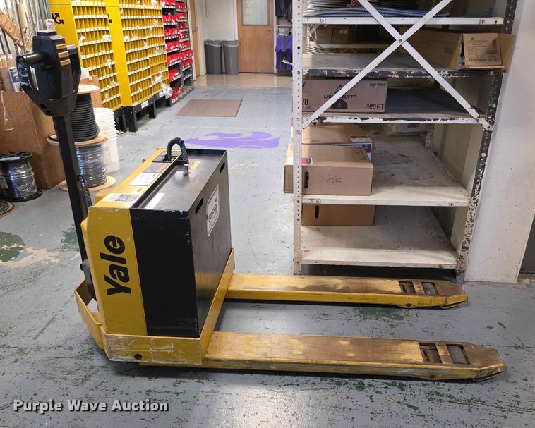 image for item DZ3495 Yale MPB040ACN24C2748 pallet jack