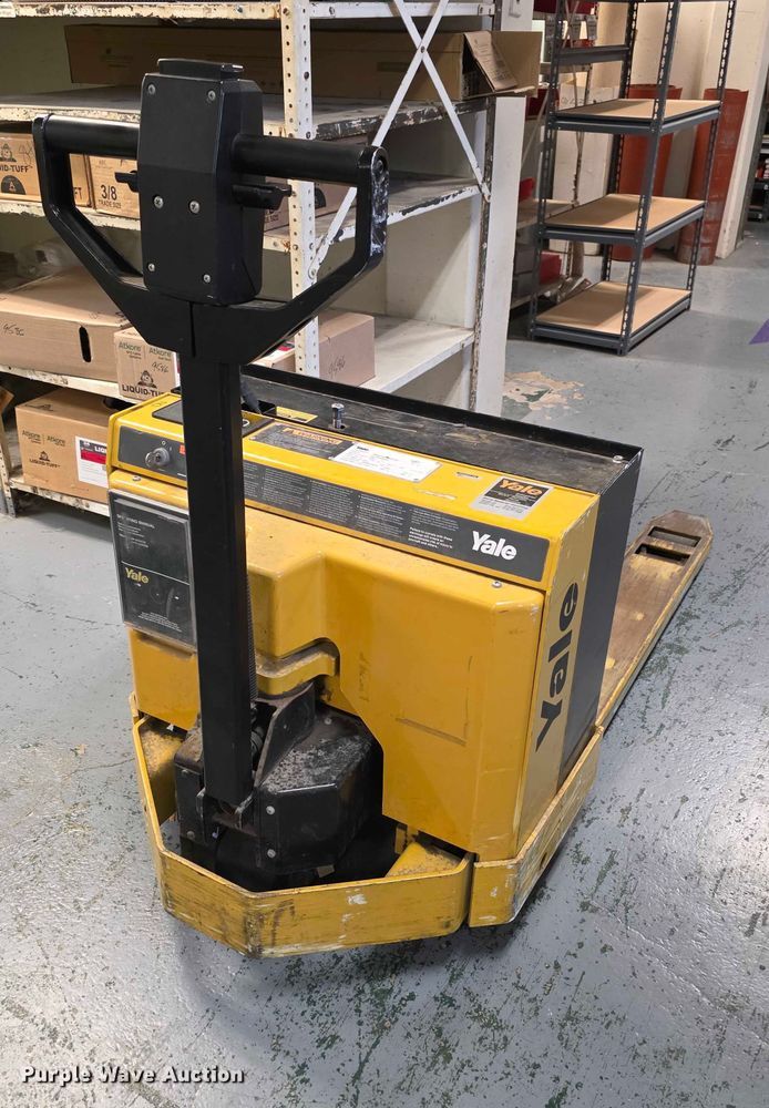 image for item DZ3495 Yale MPB040ACN24C2748 pallet jack
