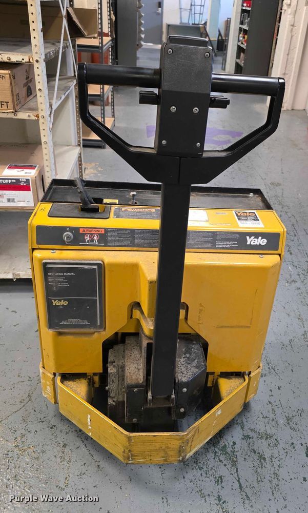 image for item DZ3495 Yale MPB040ACN24C2748 pallet jack
