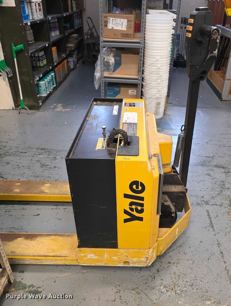 image for item DZ3495 Yale MPB040ACN24C2748 pallet jack
