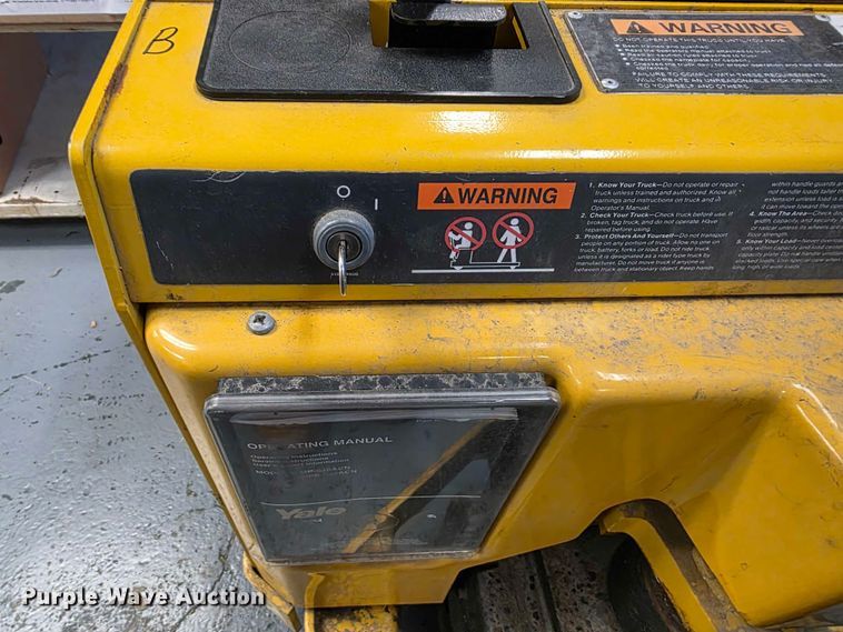 image for item DZ3495 Yale MPB040ACN24C2748 pallet jack