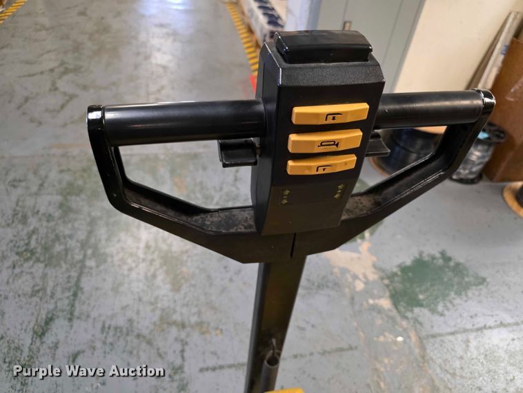 image for item DZ3495 Yale MPB040ACN24C2748 pallet jack