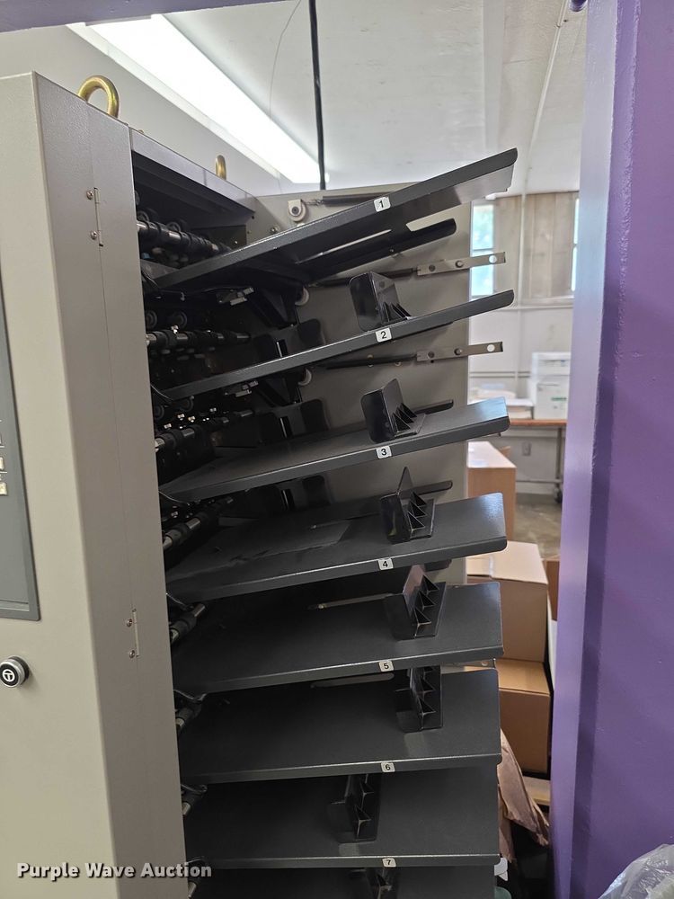 image for item DZ6423 Horizon FC11 collator/stitcher/trimmer