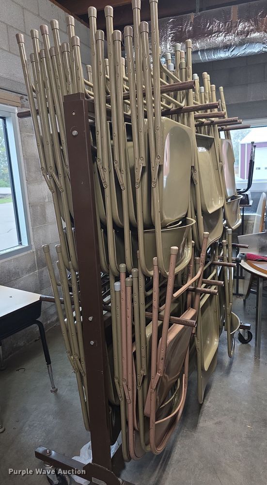 image for item DZ6479 (32) metal folding chairs