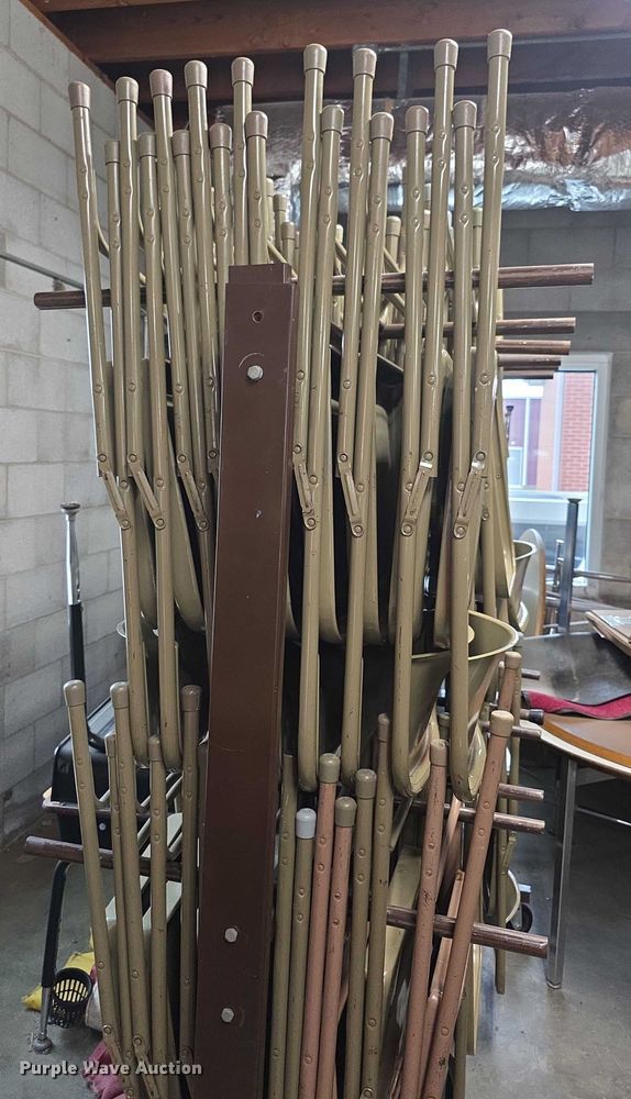 image for item DZ6479 (32) metal folding chairs