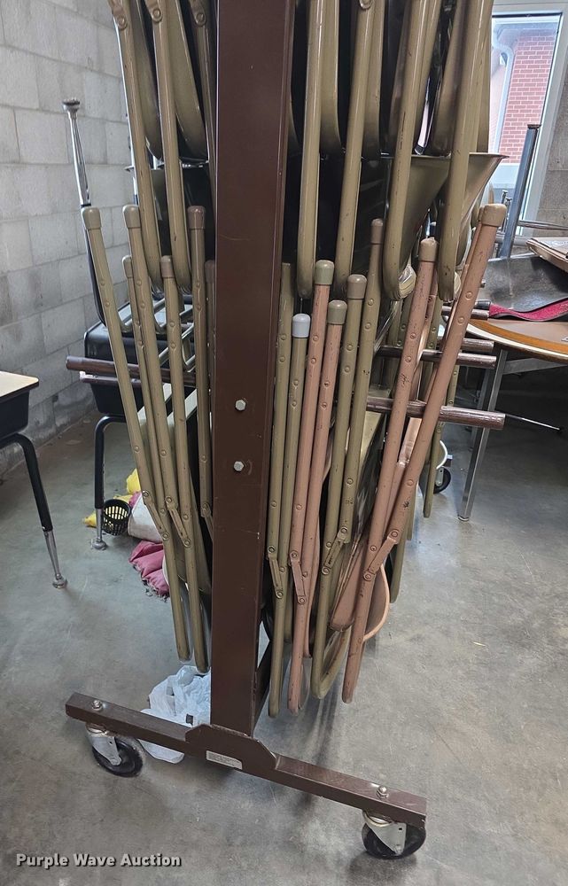 image for item DZ6479 (32) metal folding chairs