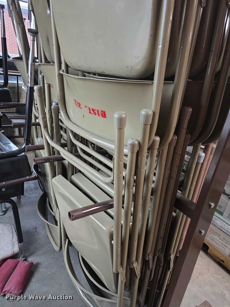 image for item DZ6479 (32) metal folding chairs