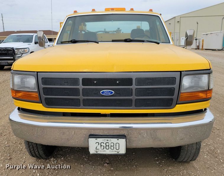 image for item DZ6710 1992 Ford F450 Super Duty utility / service truck