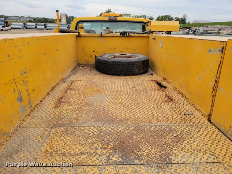 image for item DZ6710 1992 Ford F450 Super Duty utility / service truck