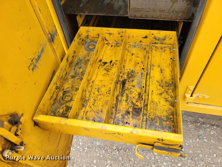 image for item DZ6710 1992 Ford F450 Super Duty utility / service truck