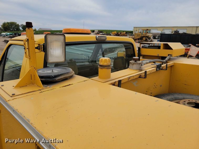 image for item DZ6710 1992 Ford F450 Super Duty utility / service truck