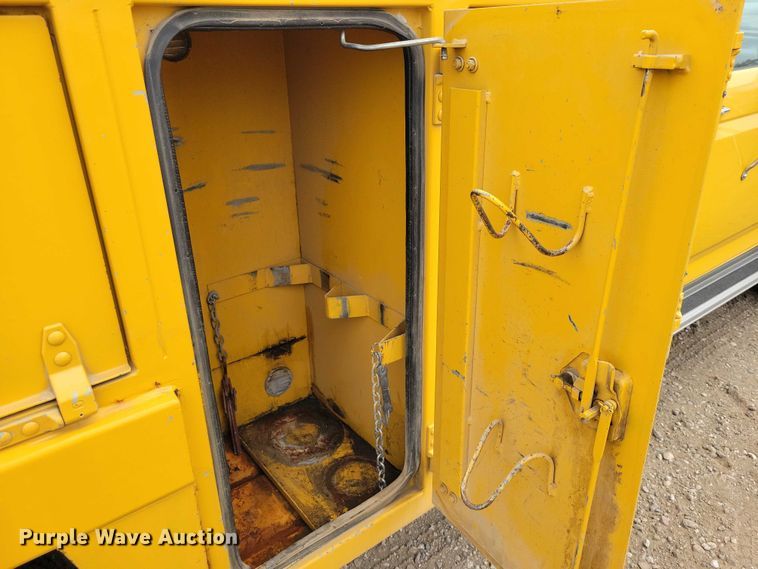 image for item DZ6710 1992 Ford F450 Super Duty utility / service truck