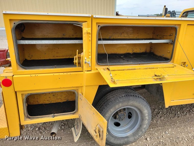 image for item DZ6710 1992 Ford F450 Super Duty utility / service truck