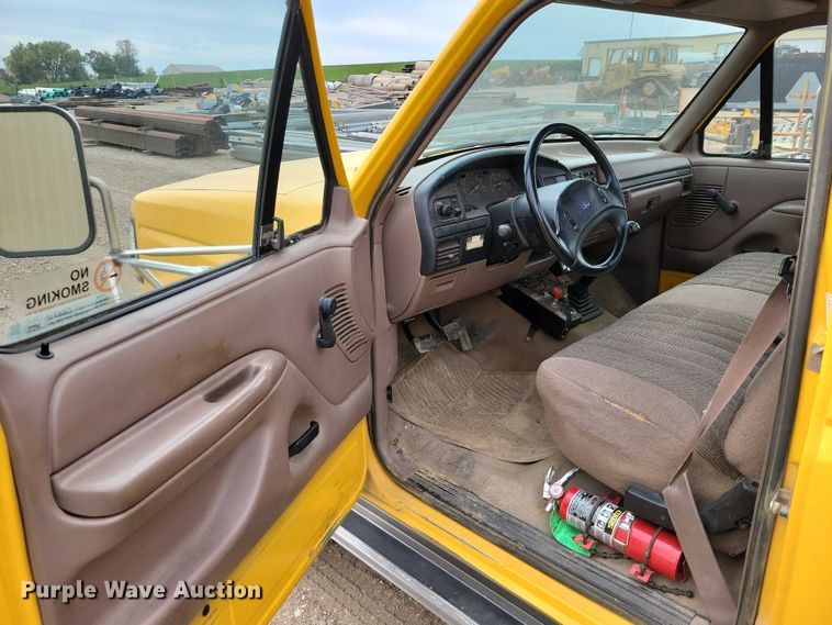 image for item DZ6710 1992 Ford F450 Super Duty utility / service truck