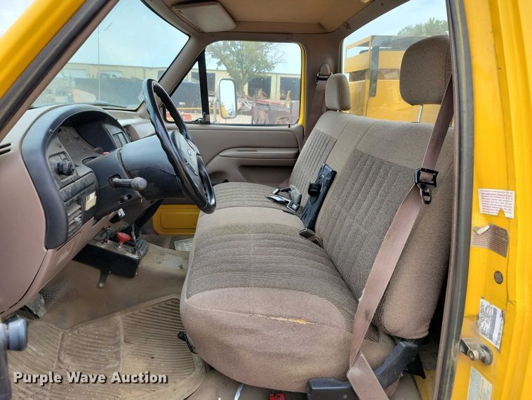 image for item DZ6710 1992 Ford F450 Super Duty utility / service truck