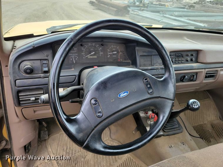 image for item DZ6710 1992 Ford F450 Super Duty utility / service truck