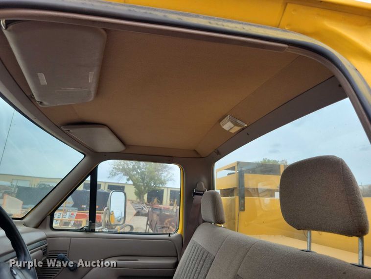 image for item DZ6710 1992 Ford F450 Super Duty utility / service truck