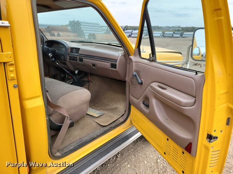 image for item DZ6710 1992 Ford F450 Super Duty utility / service truck