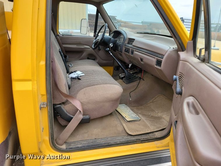 image for item DZ6710 1992 Ford F450 Super Duty utility / service truck