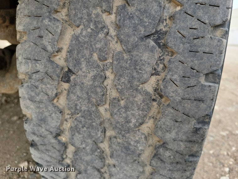 image for item DZ6710 1992 Ford F450 Super Duty utility / service truck