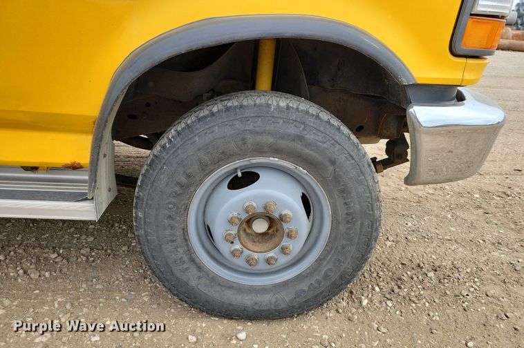 image for item DZ6710 1992 Ford F450 Super Duty utility / service truck