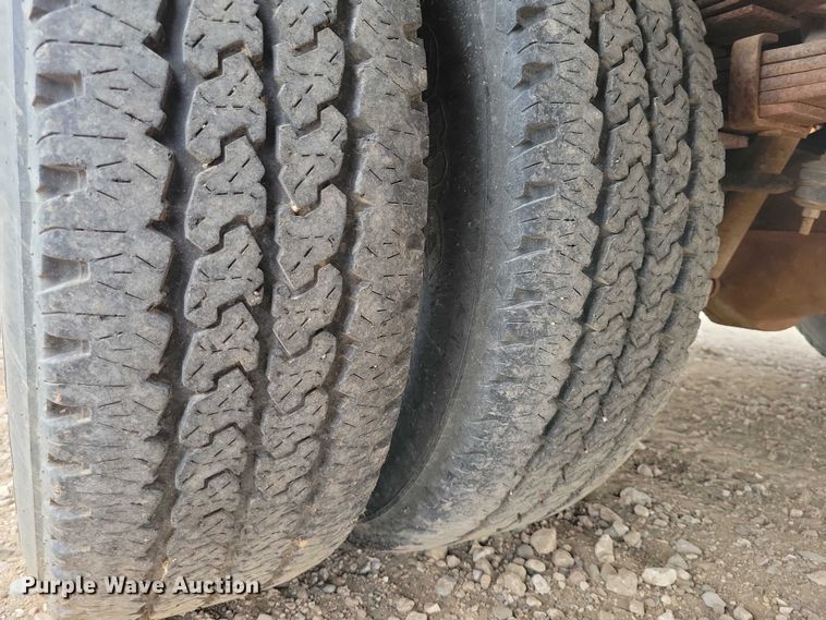 image for item DZ6710 1992 Ford F450 Super Duty utility / service truck