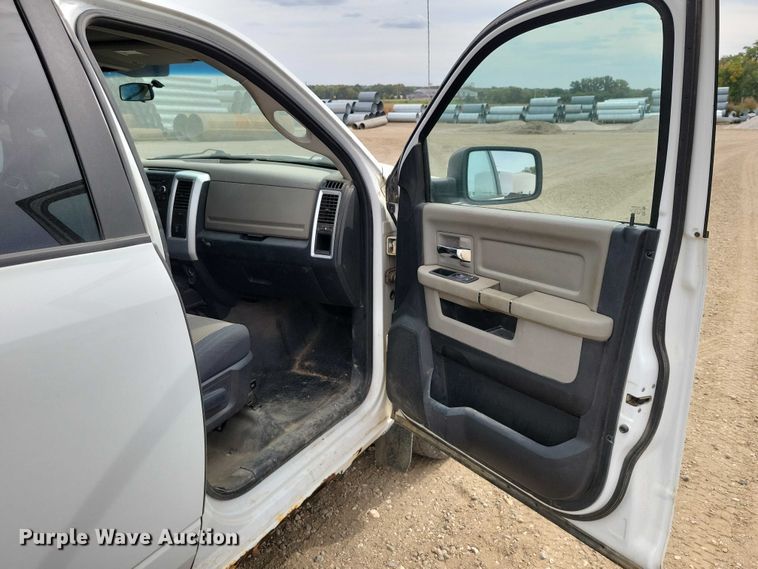 image for item DZ6712 2011 RAM 1500 Crew Cab pickup truck
