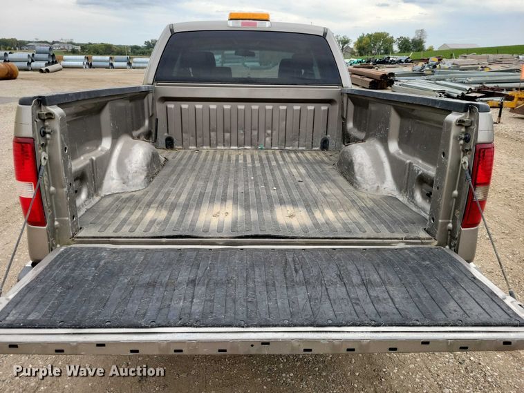 image for item DZ6716 2006 Ford F150 SuperCab pickup truck