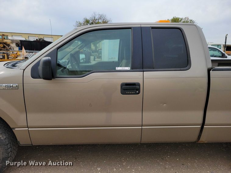 image for item DZ6716 2006 Ford F150 SuperCab pickup truck