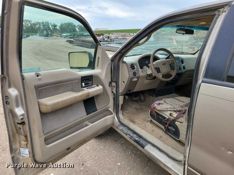 image for item DZ6716 2006 Ford F150 SuperCab pickup truck