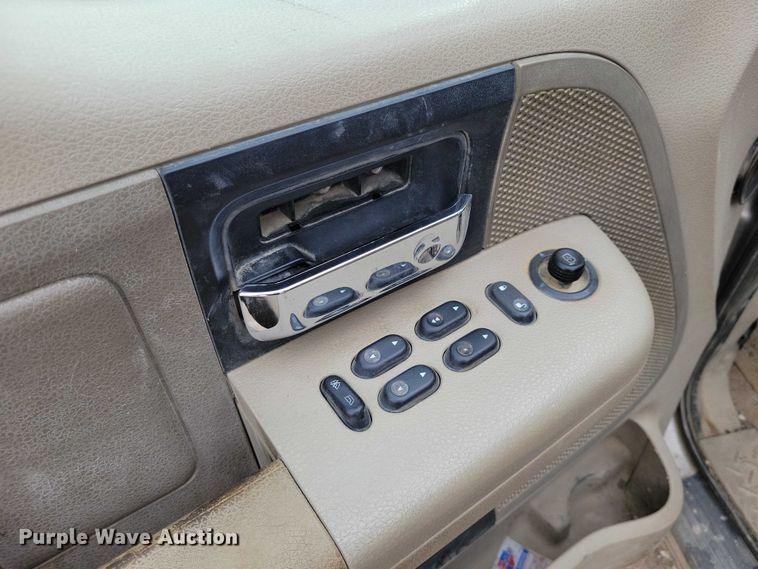 image for item DZ6716 2006 Ford F150 SuperCab pickup truck