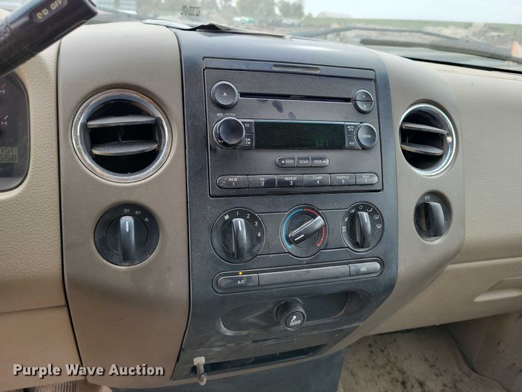 image for item DZ6716 2006 Ford F150 SuperCab pickup truck