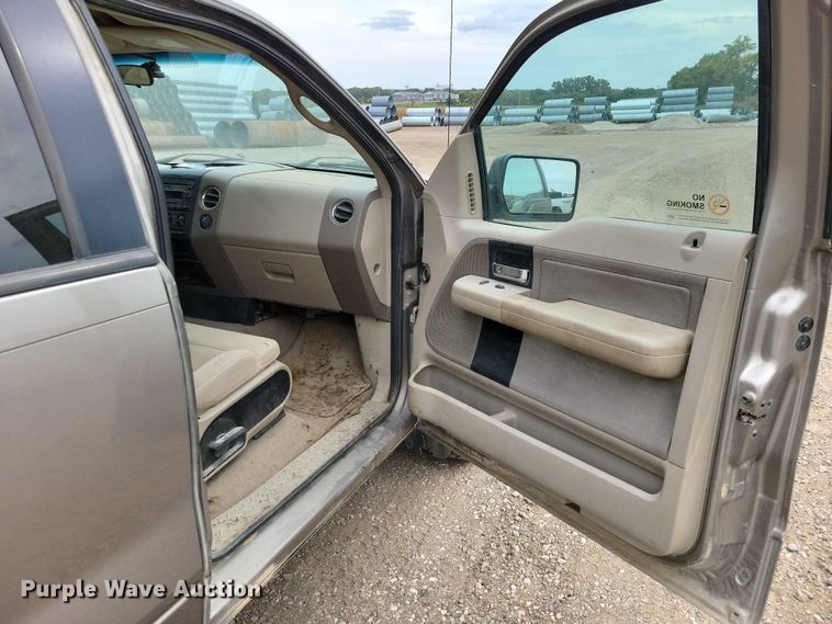 image for item DZ6716 2006 Ford F150 SuperCab pickup truck