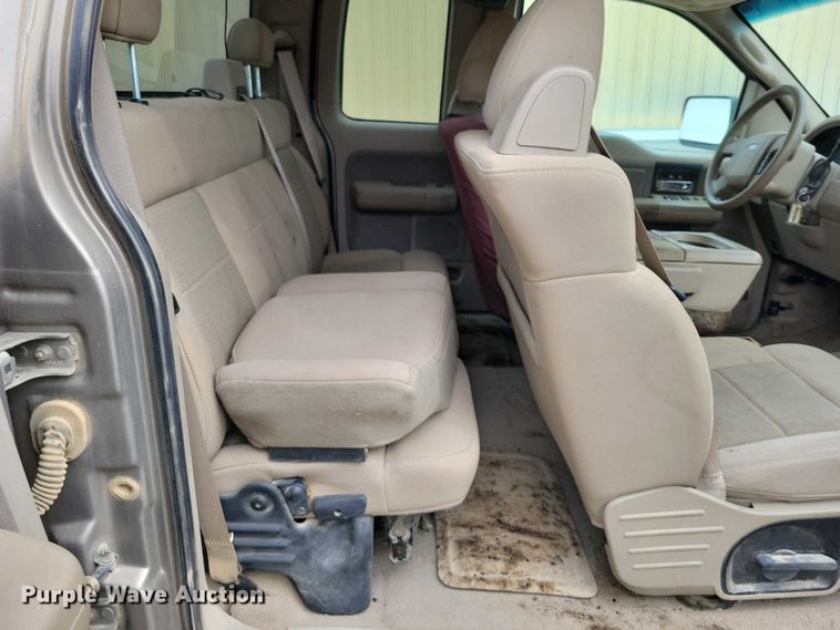 image for item DZ6716 2006 Ford F150 SuperCab pickup truck