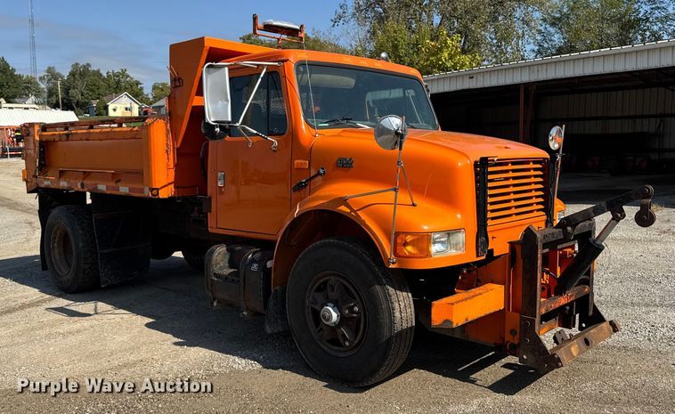image for item EA1963 1995 International 4700 dump truck