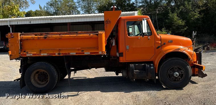 image for item EA1963 1995 International 4700 dump truck