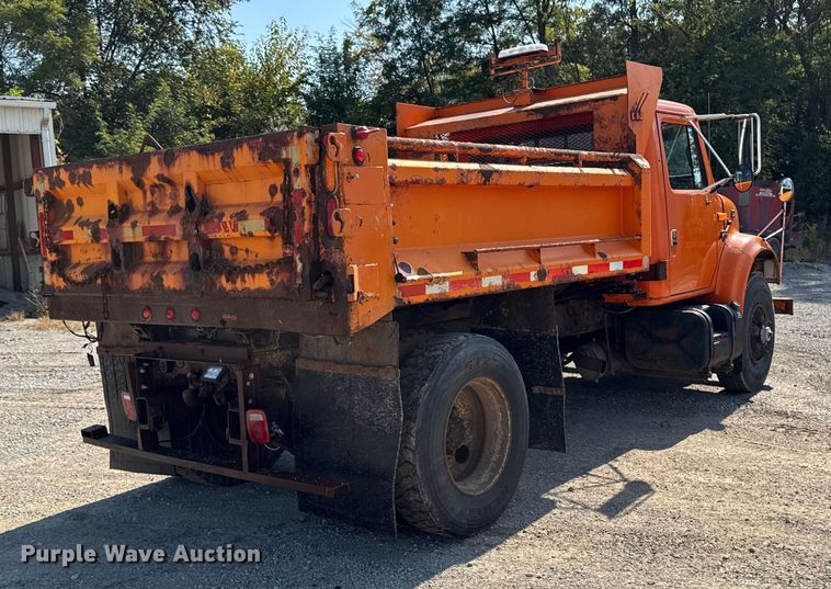 image for item EA1963 1995 International 4700 dump truck