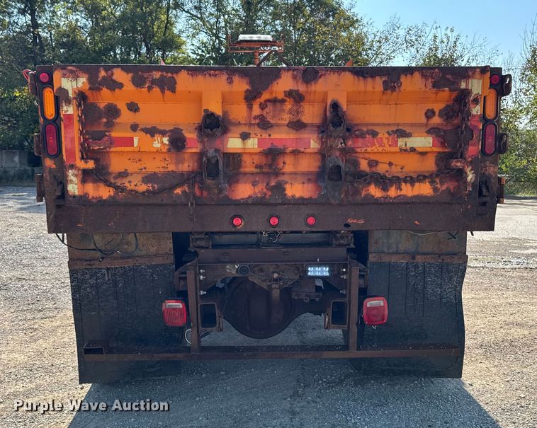 image for item EA1963 1995 International 4700 dump truck