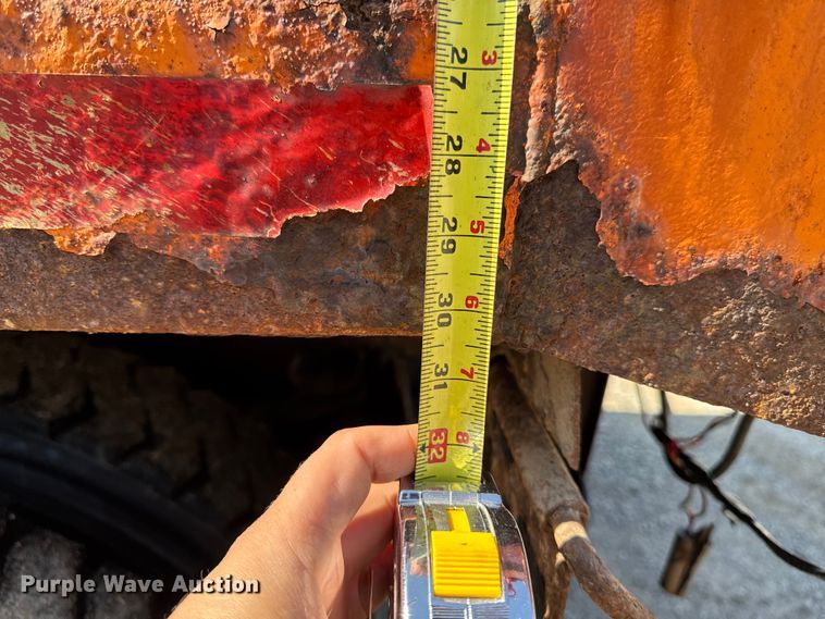 image for item EA1963 1995 International 4700 dump truck