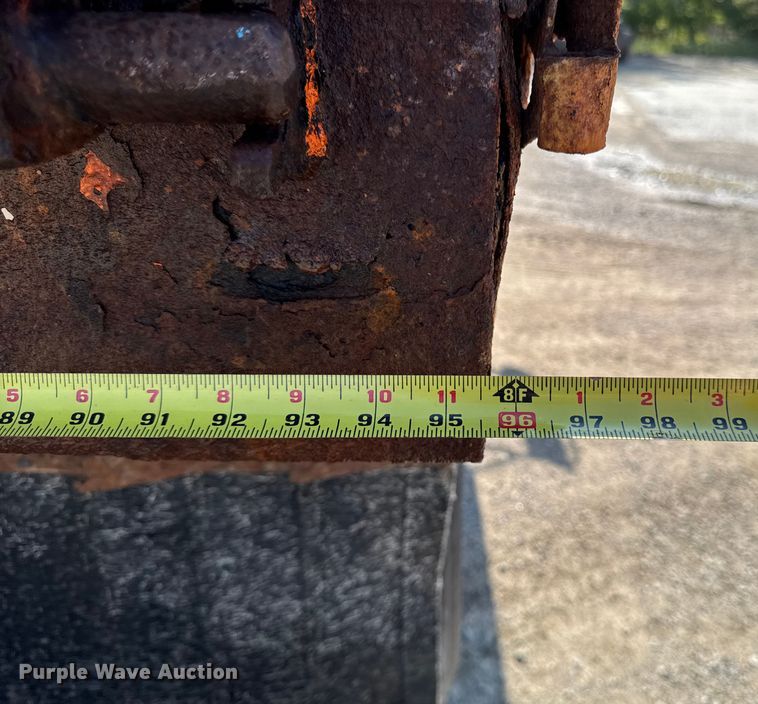 image for item EA1963 1995 International 4700 dump truck