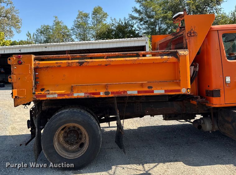 image for item EA1963 1995 International 4700 dump truck