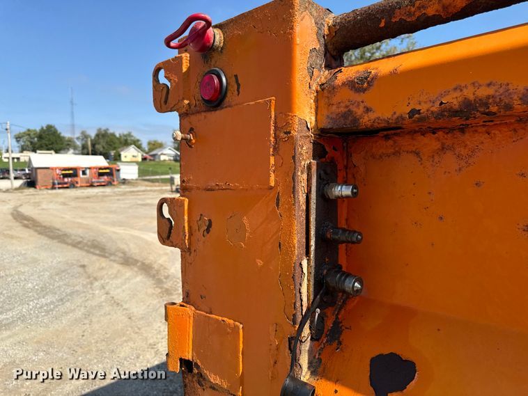 image for item EA1963 1995 International 4700 dump truck