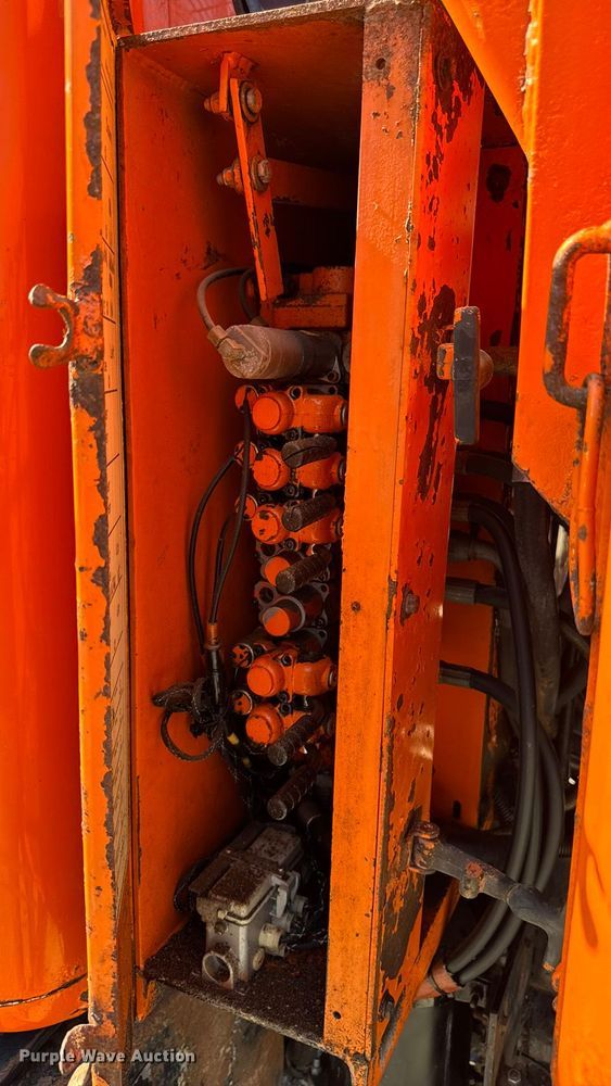 image for item EA1963 1995 International 4700 dump truck