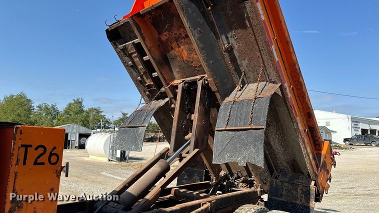 image for item EA1963 1995 International 4700 dump truck