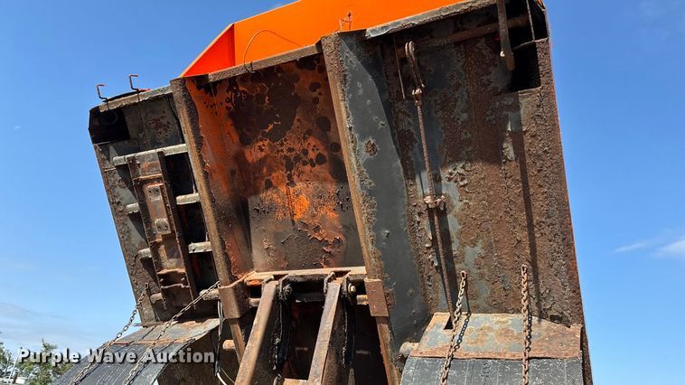 image for item EA1963 1995 International 4700 dump truck