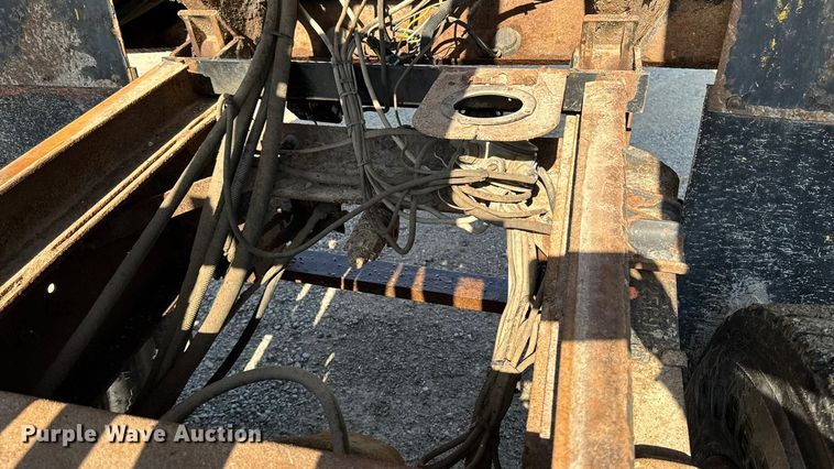 image for item EA1963 1995 International 4700 dump truck