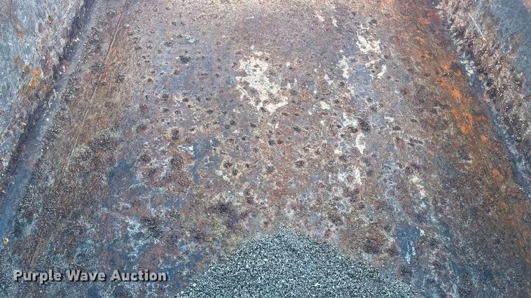 image for item EA1963 1995 International 4700 dump truck