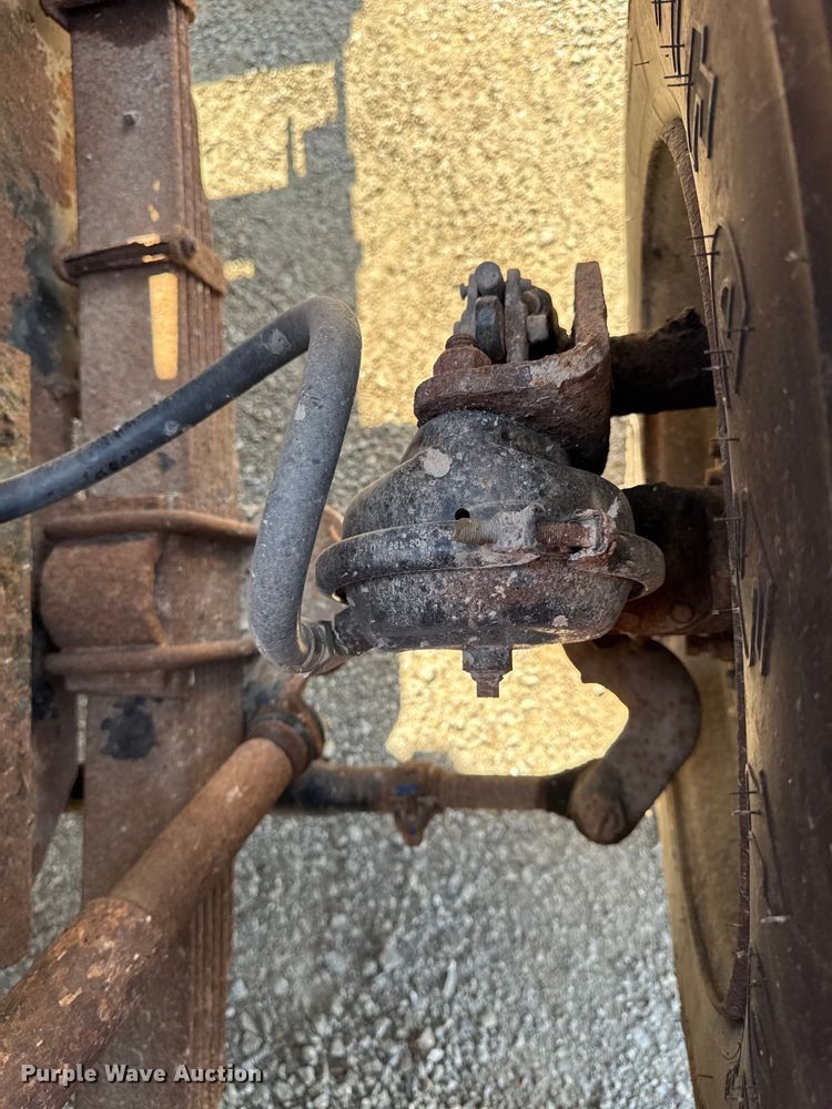 image for item EA1963 1995 International 4700 dump truck