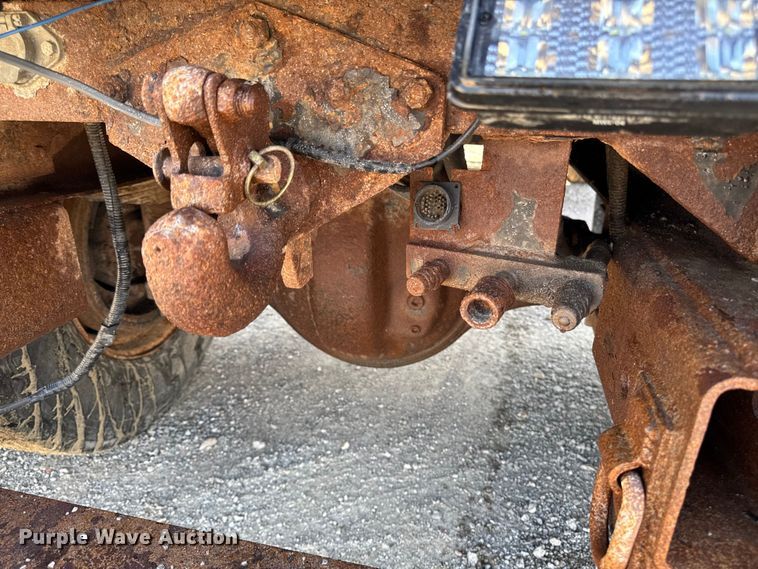 image for item EA1963 1995 International 4700 dump truck